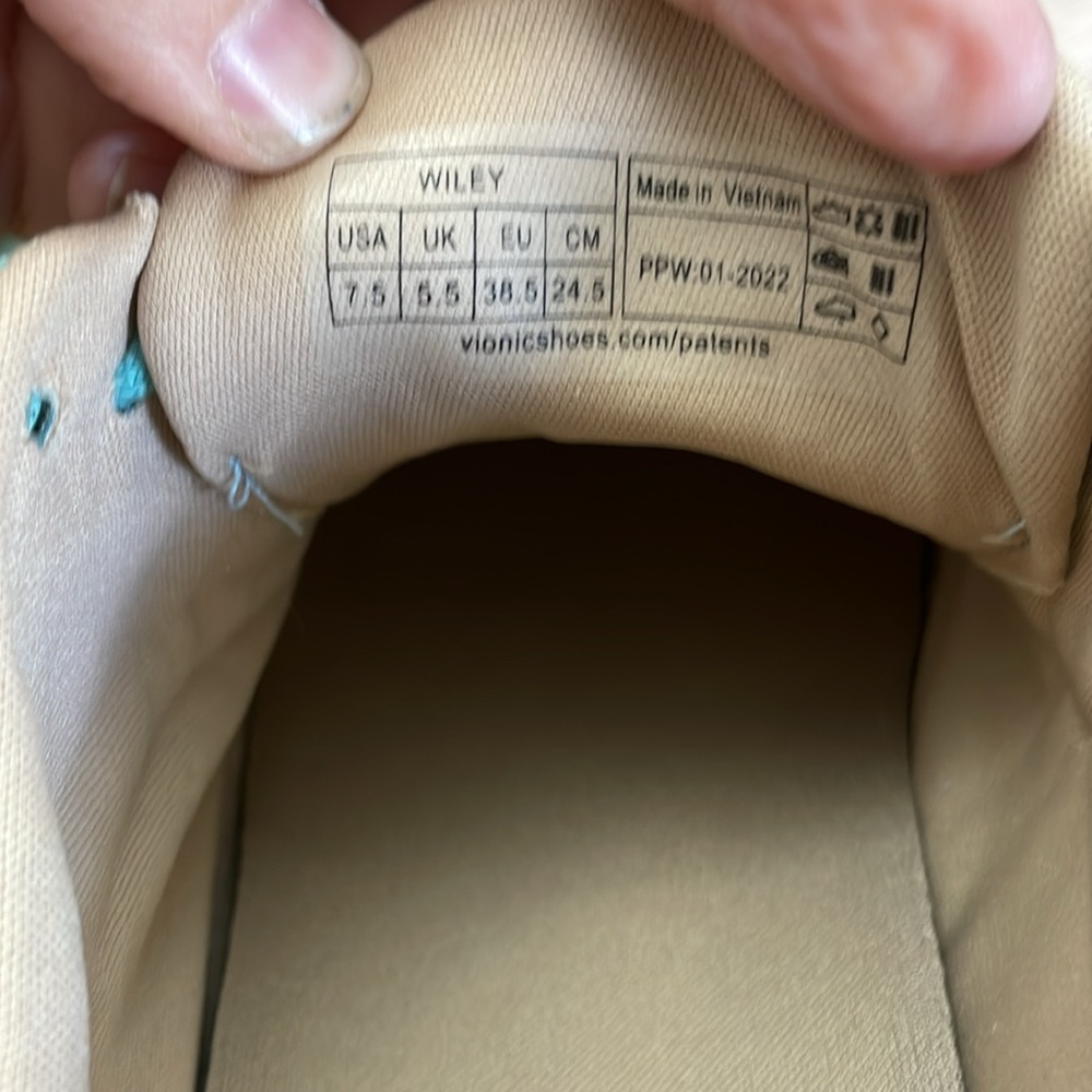 Vionic shoes - Picture 2 of 3